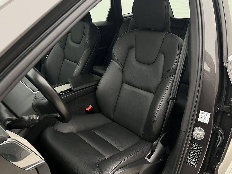 Volvo XC60 B5 AWD INSCRIPTION AUT - fotka 18 z 48