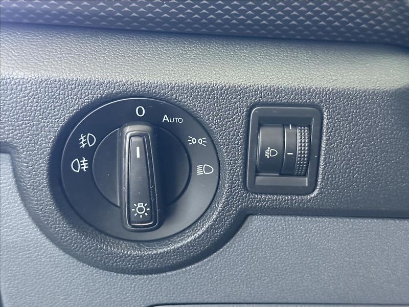 Volkswagen T-Cross 1,0   TSI 81kW,DSG,1.MAJ,SERVI - fotka 12 z 28