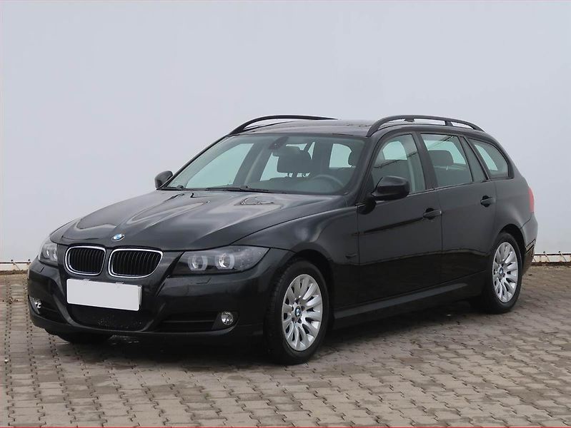 BMW Řada 3 (2009) 320 i, Automat, Navi, Xenony - fotka 2 z 14