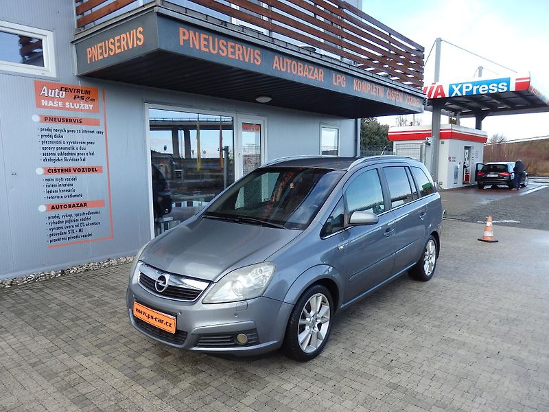 Opel Zafira 1.9 CDTI 16V 110 kW AUTOMAT - fotka 1 z 16