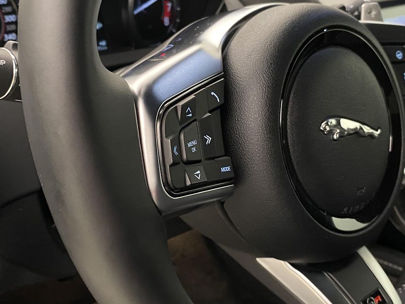 Jaguar F-Type SVR 5.0 423kW AWD CZ REZERVACE - fotka 18 z 42