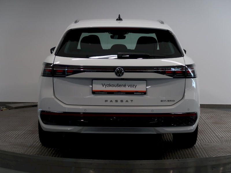 Volkswagen Passat (2024) R-LINE 1.5TSI 200KW eHYBRID WE - fotka 9 z 46