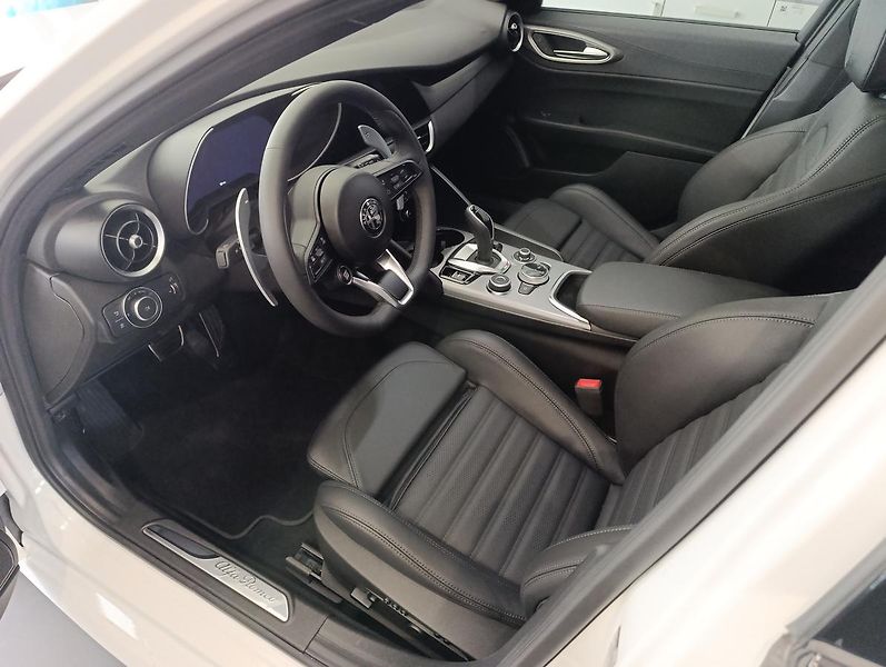 Alfa Romeo Giulia (2026) Veloce 2,2 JTDm 210k Q4 - fotka 13 z 20