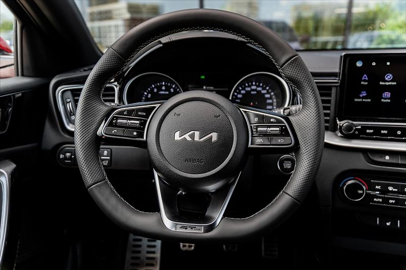 Kia ProCeed 1,5 T-GDi GPF  GT LINE PLUS - fotka 14 z 23
