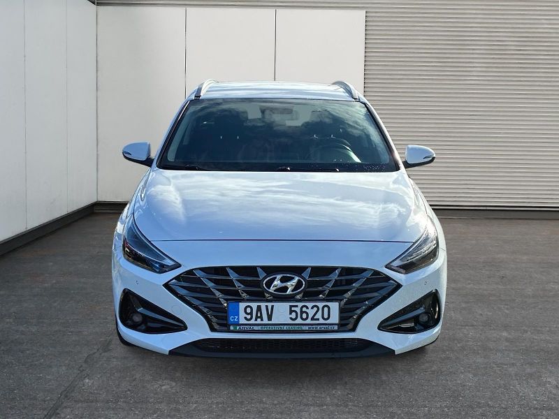 Hyundai i30 (2023) SMART 1.5T-GDI 118kW CZ DPH - fotka 2 z 11