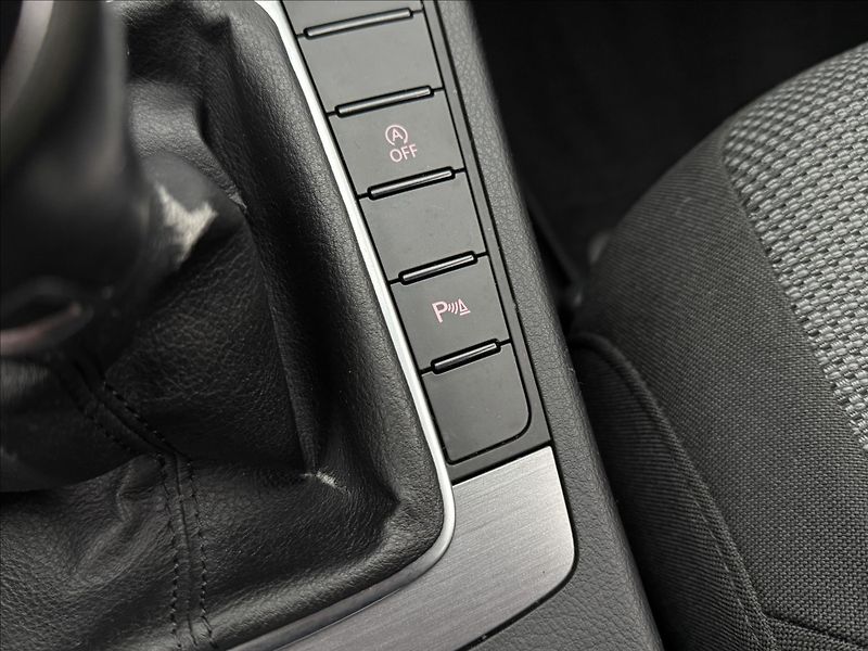Volkswagen Passat 1,4 TSi NAVI SENZORY TAŽNÉ - fotka 23 z 36
