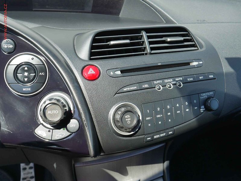 Honda Civic (2006) 1.8i-VTEC, ČR, Klima - fotka 11 z 16