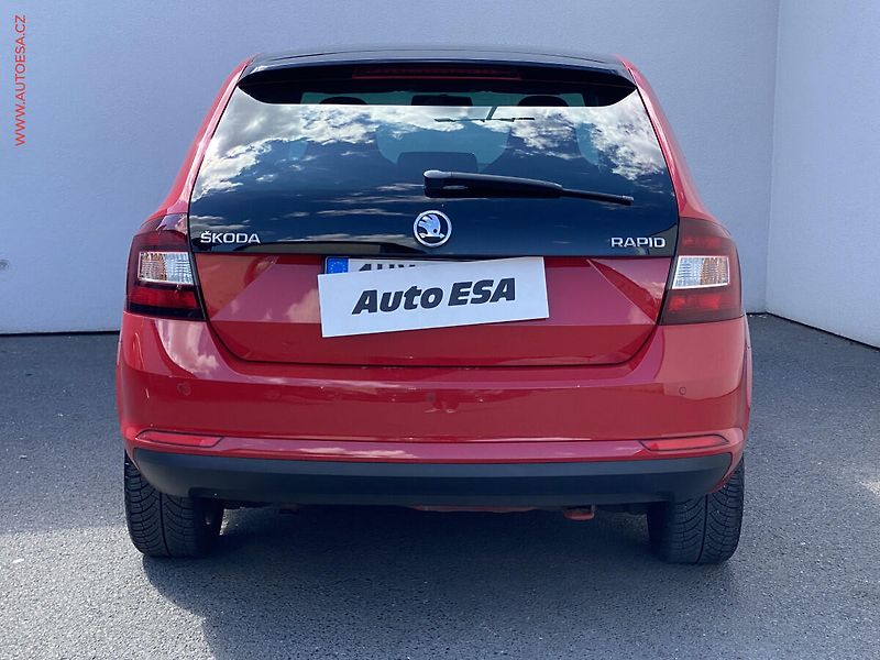 Škoda Rapid (2015) 1.2 TSi, Sport, xenon, panor - fotka 5 z 16