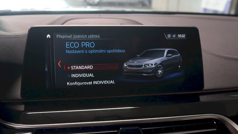 BMW Řada 5 (2018) LUXURY LINE 540d xDRIVE TAŽNÉ - fotka 26 z 38