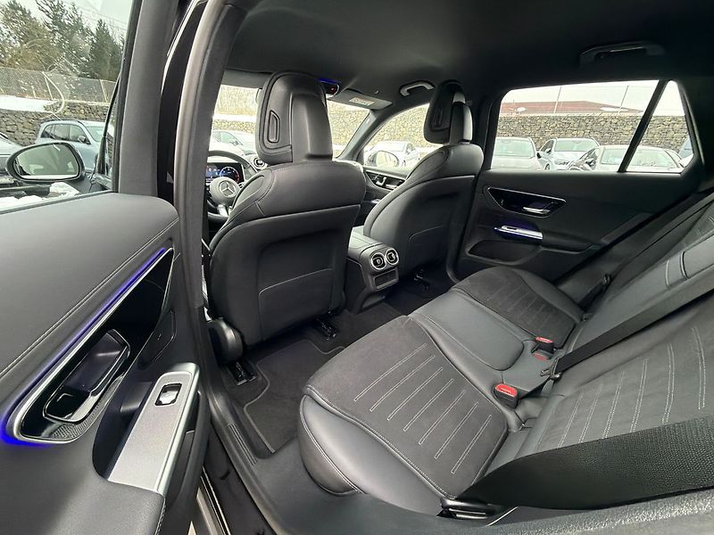 Mercedes-Benz GLC 220d AMG 4MATIC - fotka 29 z 31