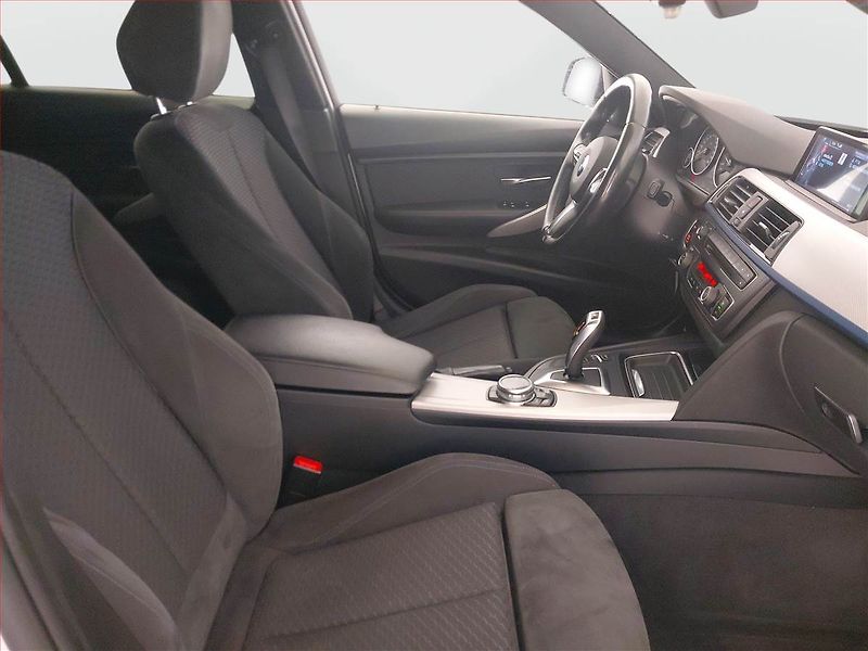 BMW Řada 3 (2015) M Sport 320 d xDrive, 4X4 - fotka 9 z 20