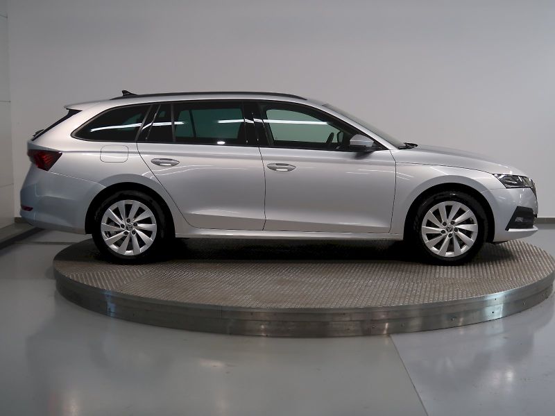 Škoda Octavia (2024) FRESH PLUS 1.5TSI 110KW ZÁRUKA - fotka 8 z 37