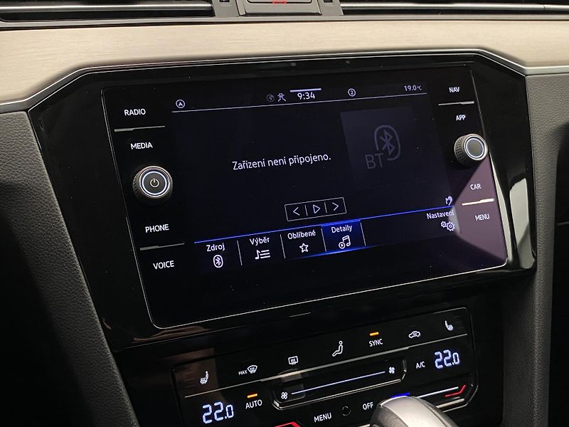 Volkswagen Passat VARIANT 2.0TDI DSG R-LINE CZ - fotka 34 z 55