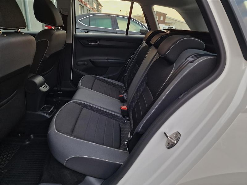 Škoda Fabia 1.0 TSI 70kW Combi Tour,1.Maj - fotka 17 z 47