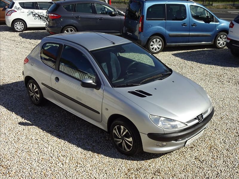 Peugeot 206 1,1 i - fotka 1 z 37