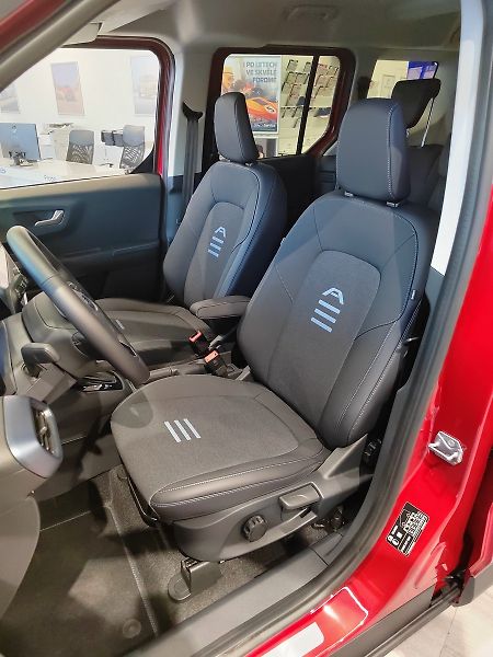 Ford Tourneo Courier (2025) 1,0 EcoBoost 92 kW/125 koní, 7 - fotka 17 z 21