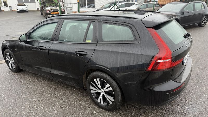 Volvo V60 (2019) D4 140KW AUTOMAT - fotka 8 z 17