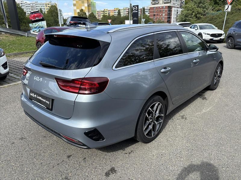 Kia Ceed 1,5 TGDi 118kW TOP ZÁRUKA - fotka 5 z 39