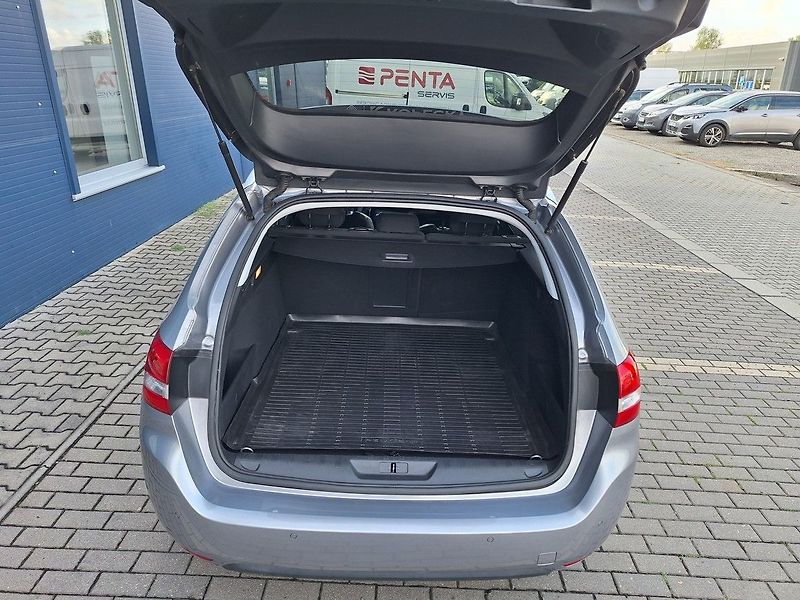 Peugeot 308 (2018) SW ALLURE 1,2PT 130k M6 - fotka 9 z 18
