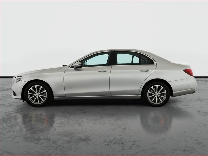 Mercedes-Benz Třídy E (2016) E 220 d 4MATIC - fotka 3 z 18