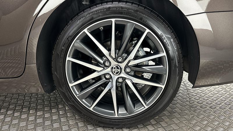 Toyota Camry 2.5 Hybrid AUT Executive - fotka 19 z 29