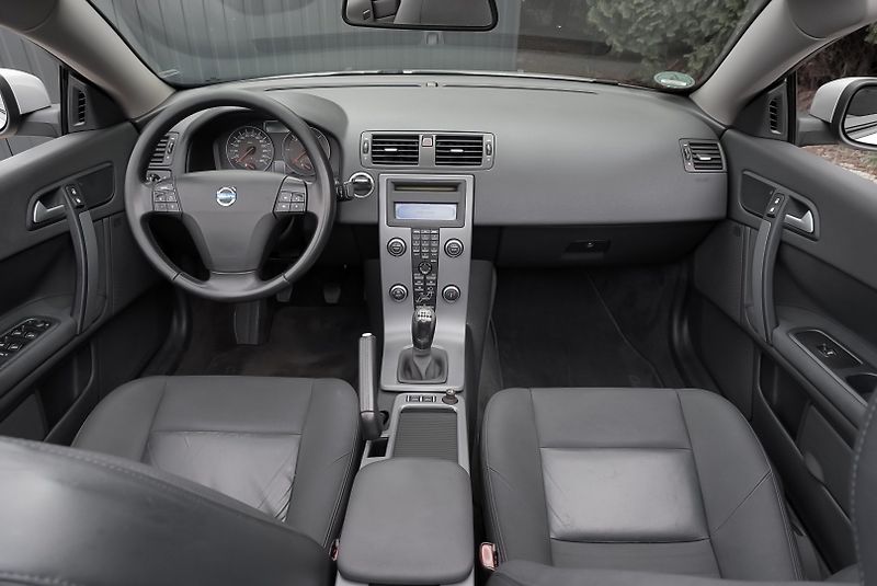 Volvo C70 2.4 D5 MOMENTUM - fotka 18 z 34