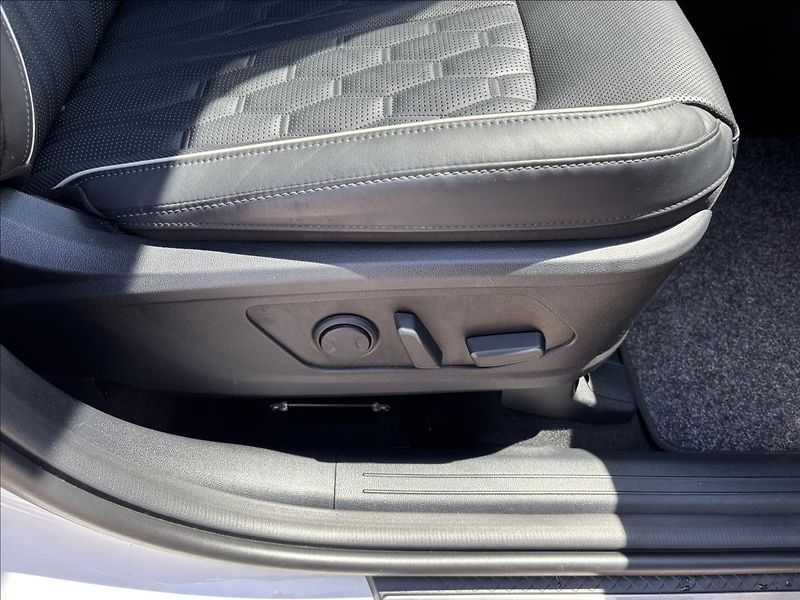 Kia Sorento 2,2 CRDi SCR 4x4 142kW Top - fotka 24 z 53