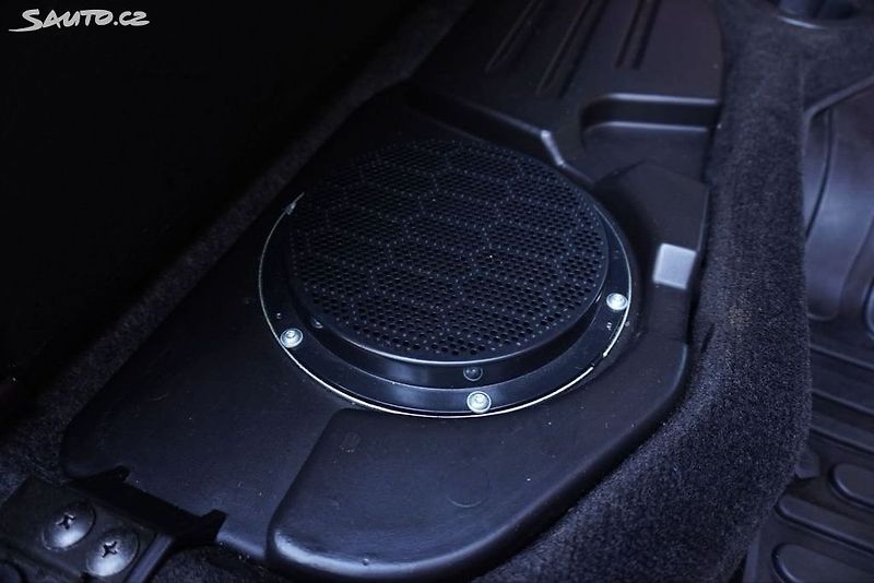 Dodge RAM (2015) 5.7 HEMI 4X4 REBEL EDITION - fotka 23 z 35