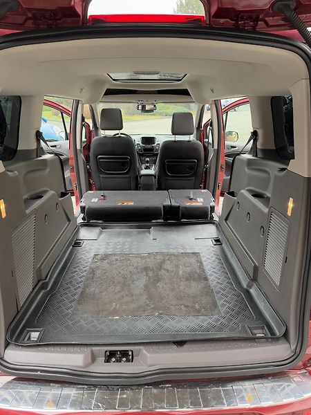 Ford Tourneo Connect (2019) 1,5-PANORAM-TAŽNÉ-VYHŘ.SEDAČKY - fotka 40 z 53