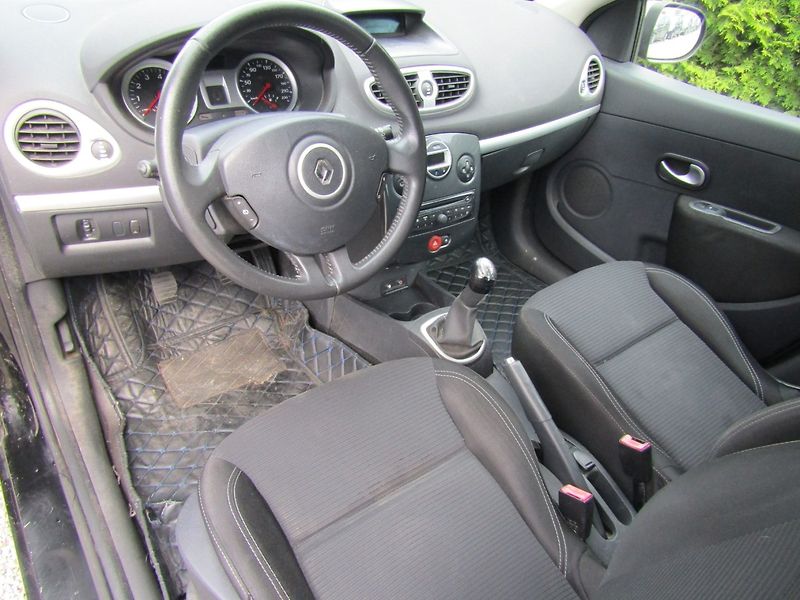 Renault Clio (2013) 1.2i 55kW  ZIMNÍ PNEU - fotka 13 z 34