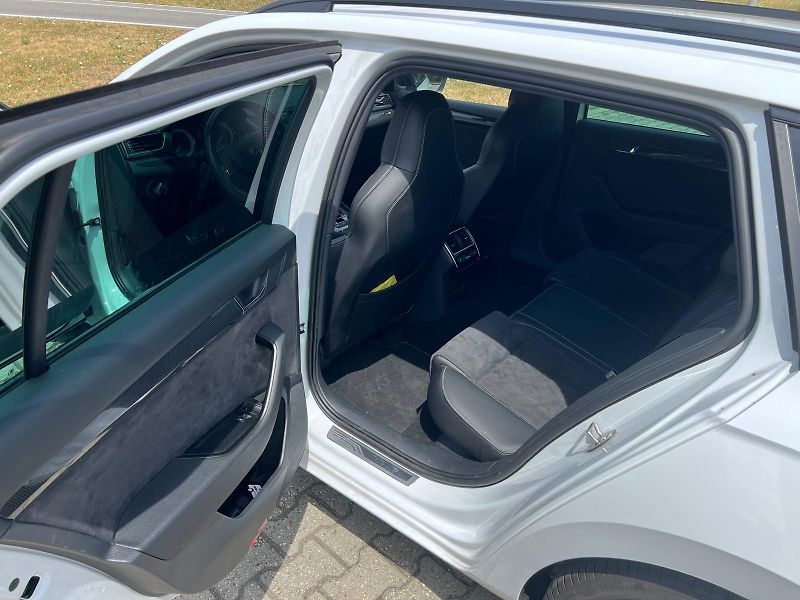 Škoda Superb 2.0 TDi Sportline - fotka 7 z 9