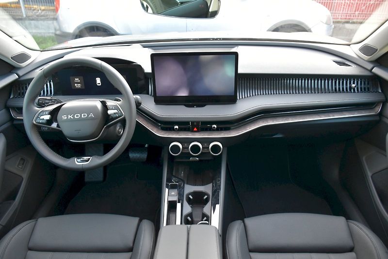 Škoda Superb (2026) Combi Laurin & Klement 2,0 TDI - fotka 5 z 45