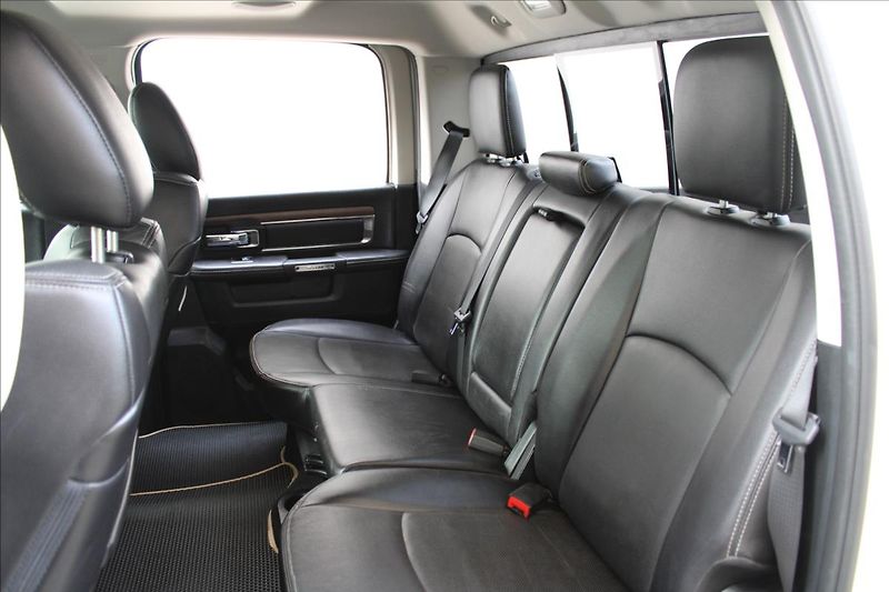 Dodge RAM 3.0L V6 EcoDIESEL / LARAMIE - fotka 32 z 43