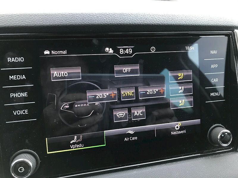Škoda Karoq (2025) SEL TOP TS 110/1.5 A7F - fotka 29 z 29