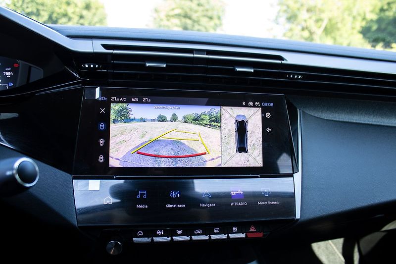 Peugeot 408 hybrid - fotka 12 z 21