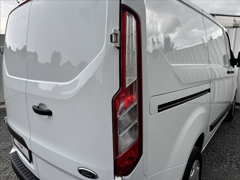 Ford Transit Custom 2,0 TDCi L1H1 DPH 1.maj ČR - fotka 25 z 50