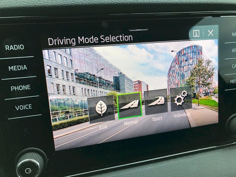 Škoda Karoq (2025) SEL TOP TS 110/1.5 A7F - fotka 27 z 29