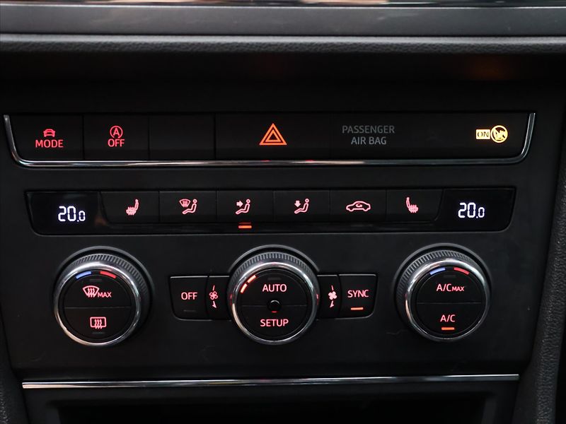 Seat Leon 2,0 TDI 110kW FR ST Aut.klima - fotka 22 z 30