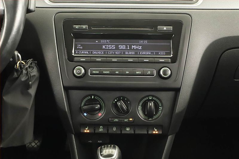 Škoda Rapid (2014) 1.2 TSI, Vyhř. sedaček - fotka 9 z 11