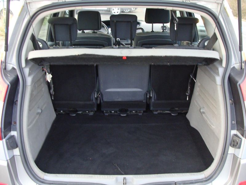 Renault Scénic 1.6i 16V, velmi zachovalý - fotka 18 z 22