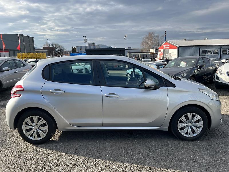Peugeot 208 1.2i KLIMATIZACE ABS ASR ESP - fotka 8 z 41