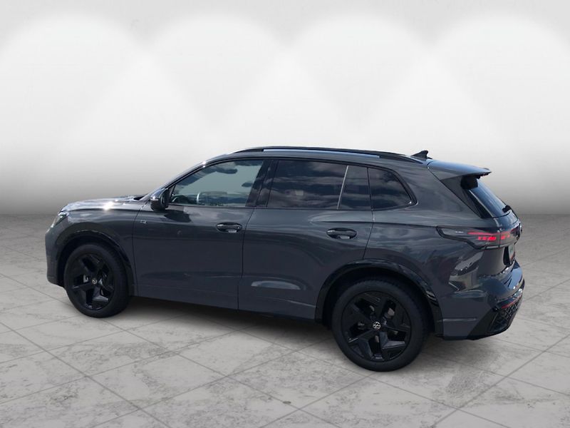Volkswagen Tiguan R-Line People 1,5 eTSI 110kW m - fotka 7 z 30
