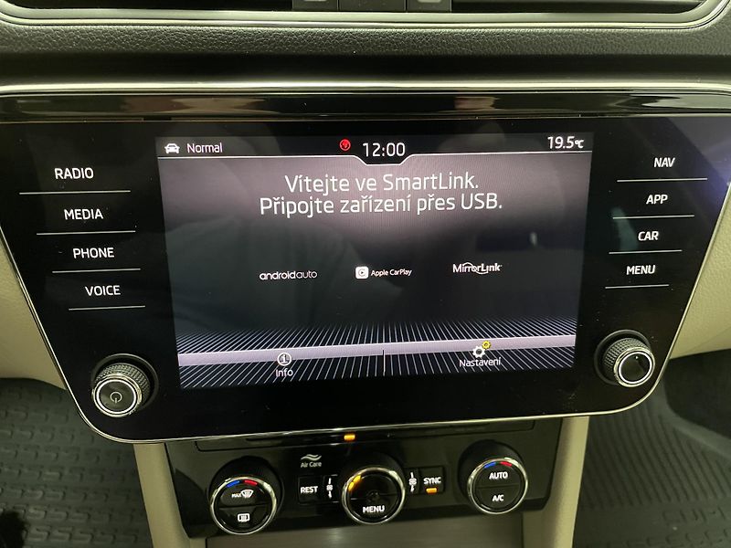 Škoda Superb 2.0 TDi DSG ČR NAVI ACC SERVIS - fotka 28 z 31