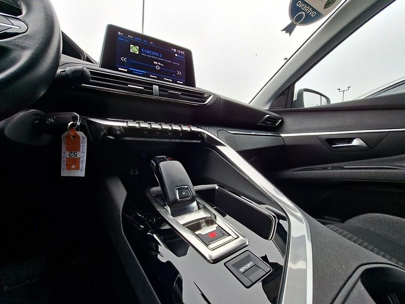 Peugeot 5008 ACTIVE 1,5 BHDI 130k EAT8 - fotka 17 z 24