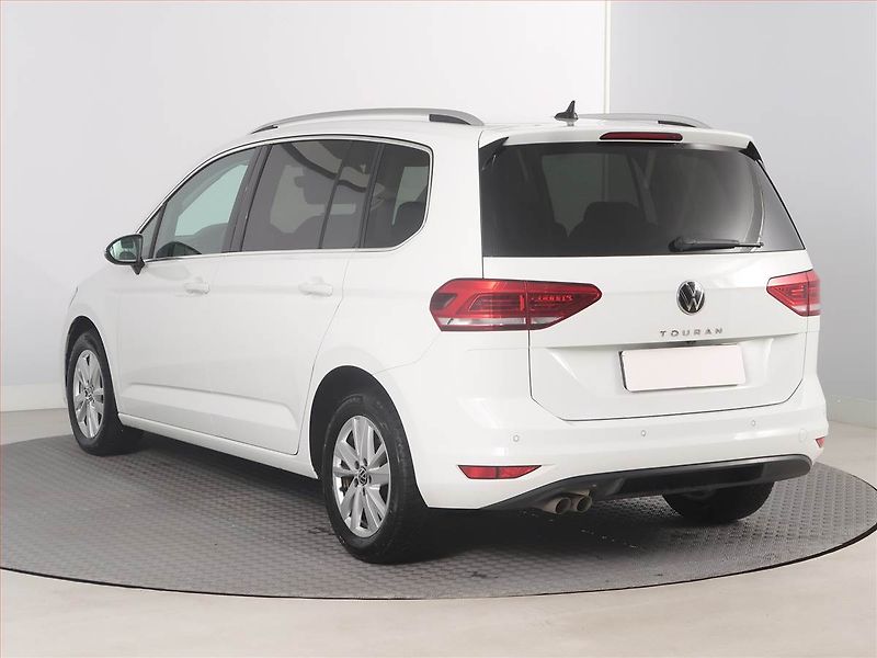 Volkswagen Touran (2023) 2.0 TDI - fotka 4 z 12