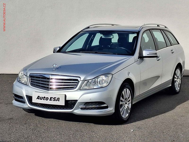 Mercedes-Benz Třídy C (2013) 1.6 C180, AT, TZ, šíbr - fotka 3 z 18