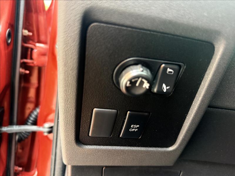Nissan Qashqai 2,0 i Tekna - fotka 11 z 23