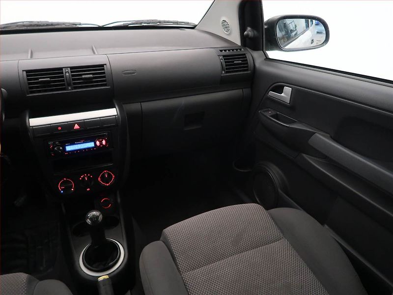 Volkswagen Fox (2010) 1.4 TDI, nová STK - fotka 8 z 12