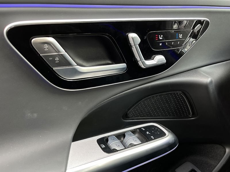 Mercedes-Benz Třídy E Třída E 220 d 4MATIC AMG Line - fotka 13 z 18