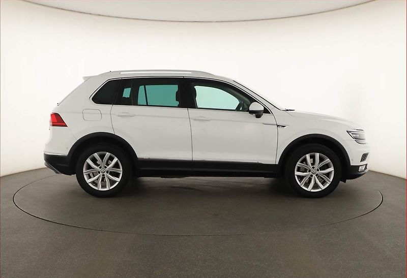 Volkswagen Tiguan (2016) Highline 2.0 TDI, 4X4 - fotka 6 z 20